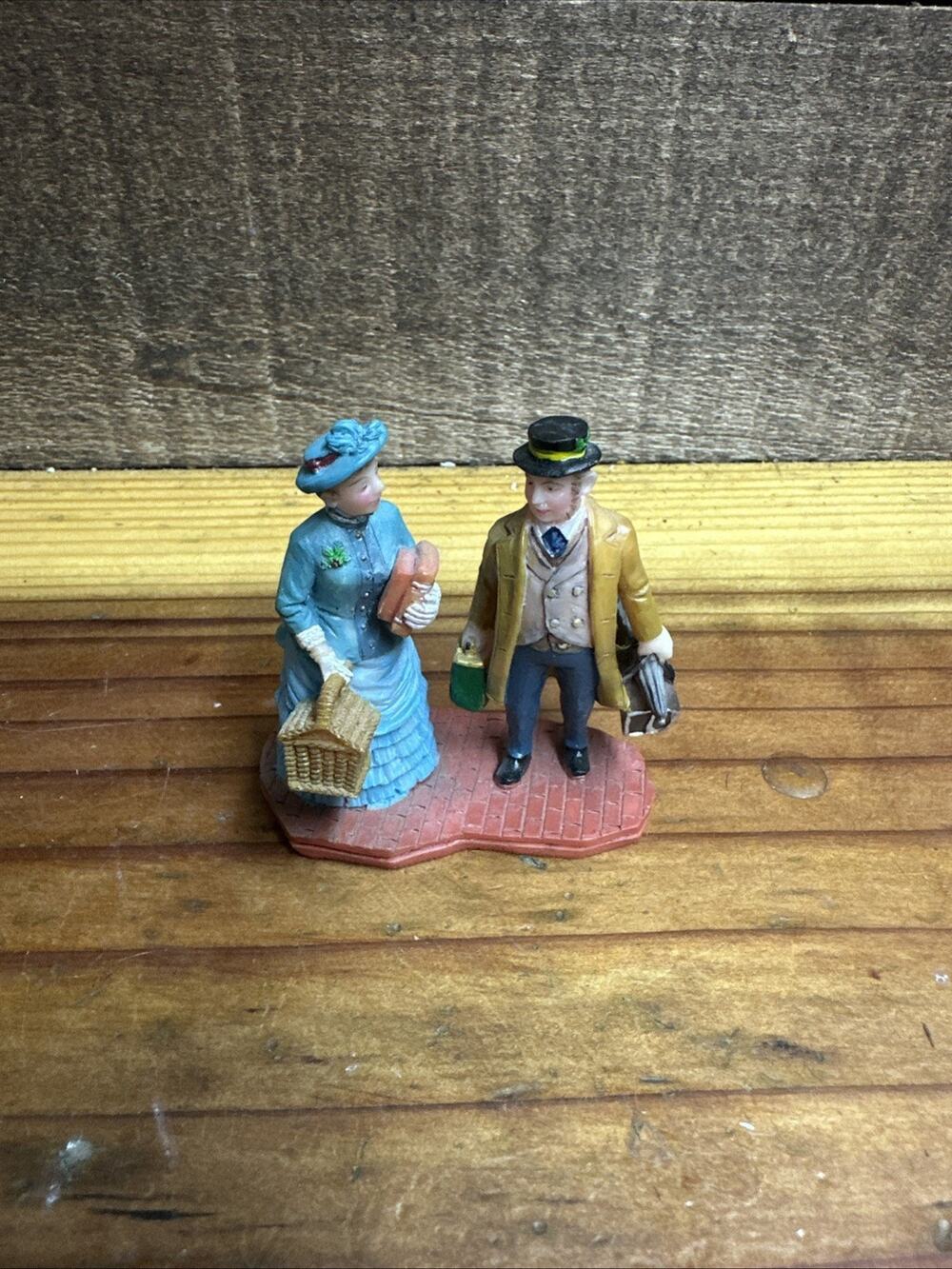 Lemax 2001 Travelling Couple Caddington Village Victorian Figure Collectible